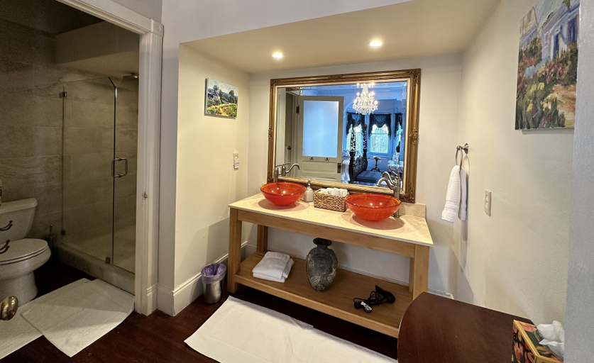 Bathroom 4, Amethyst Garden Inn, Chatham