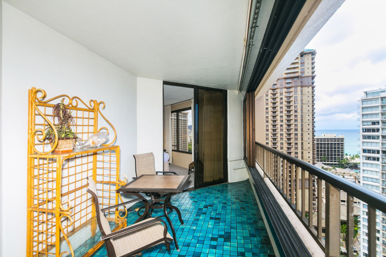 Sport & Beauty 4, Two Bedroom Discovery Bay High Rise Condos with Lanai & Gorgeous Views, Honolulu