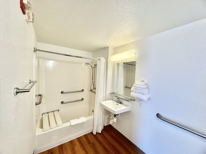Bathroom 3, Studio 6 Suites – Bellflower, Ca  - Los Angeles, Los Angeles