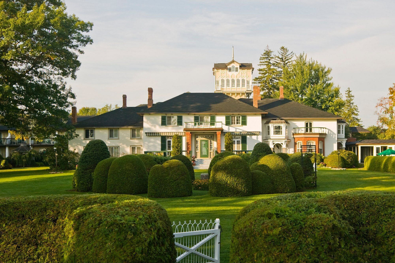 Exterior & Views