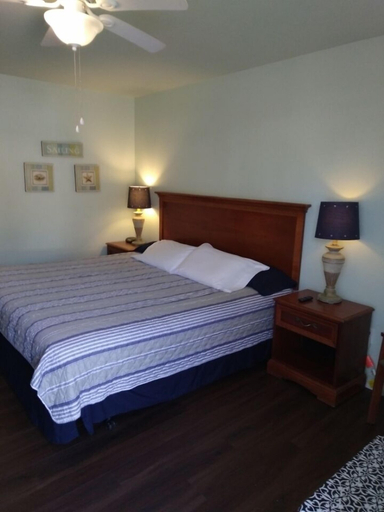 Bedroom, Anglers Hideaway Cabins, Bryan