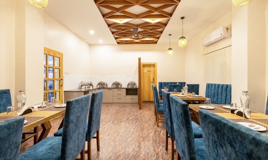 Food & Drinks 2, Treebo Royal Palace, Zoo Road, Kamrup Metropolitan