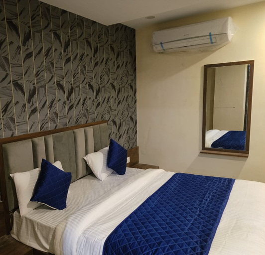 Bedroom 4, Hotel V R Villa, Vadodara