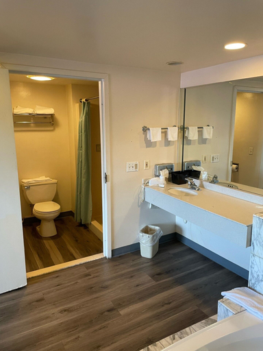 Bathroom 4, Express Inn -Rahway, Union