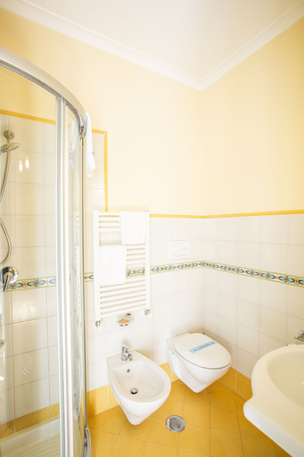 Bathroom 5, Quartuccio - Albergo Diffuso, Latina