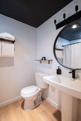 Bathroom 5, Trailhead by Weekender, Franklin