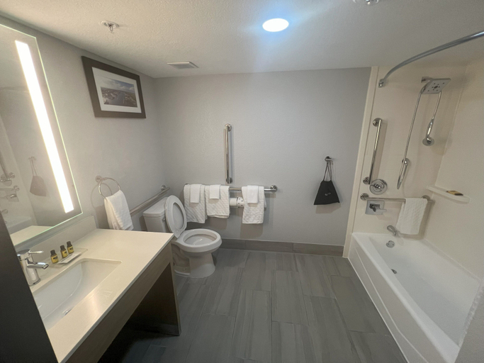 Bathroom 5, Best Western Plus Mobile Inn & Suites, Mobile