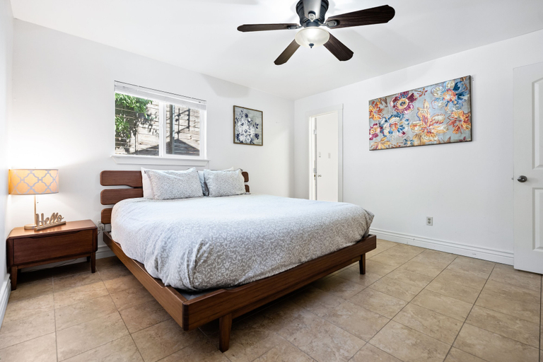 Bedroom 3, Screened-in Porch Walkable to Soco, Travis