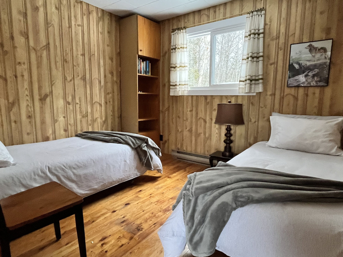 Bedroom 3, Staying by the Lakeside Cottages, Algoma