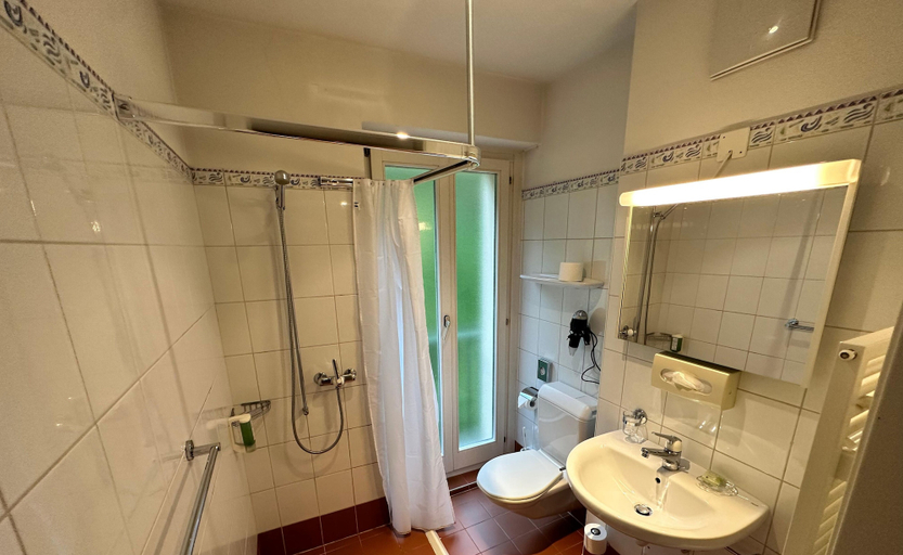 Bathroom 3, Erooms Minusio, Locarno