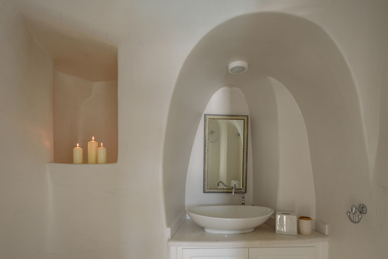 Bathroom 4, Lathouri Cave, South Aegean