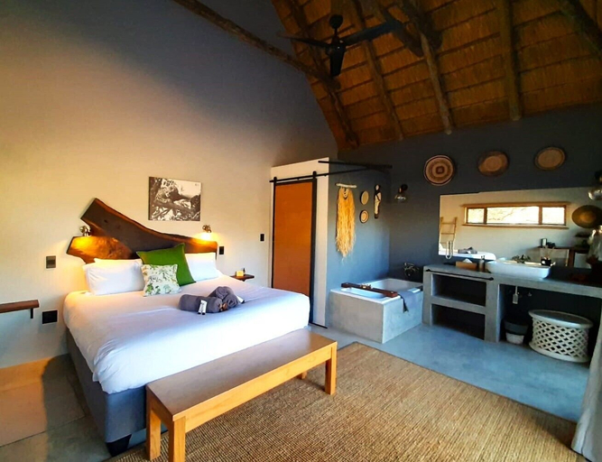 Bedroom 3, Braai Safaris Lodge, Mopani