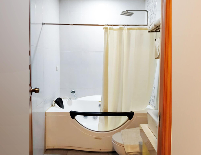 Bathroom 5, Amore Hotel Manila, Muntinlupa