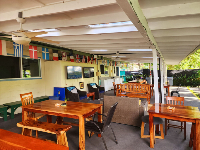 Food & Drinks 5, Arnott's Lodge, Hawaii