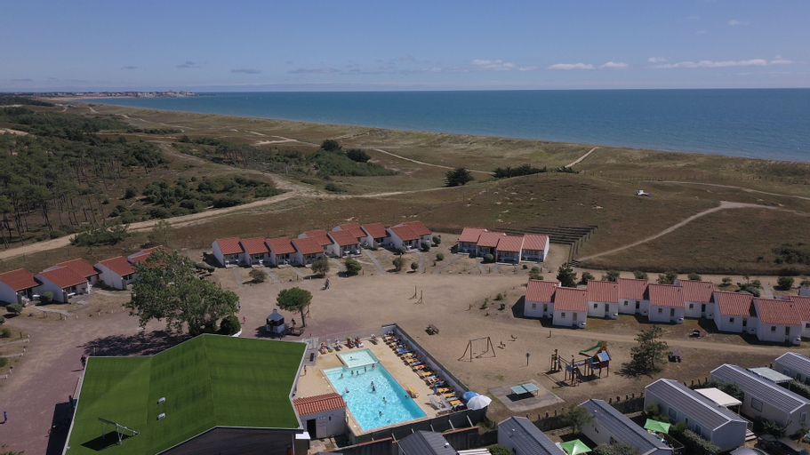 Exterior & Views