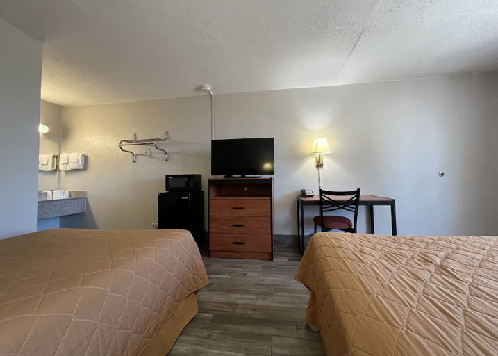 Bedroom 5, EZ Travel Inn, Brazos