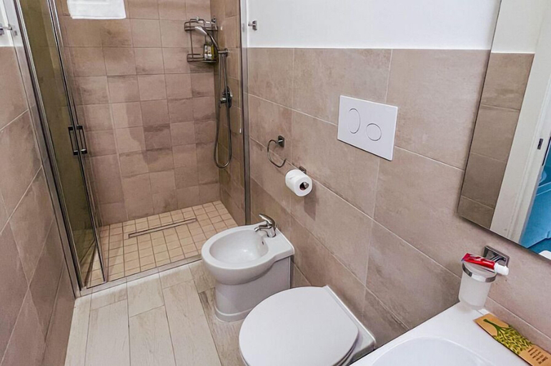 Bathroom 3, Resort Petrasia, Salerno