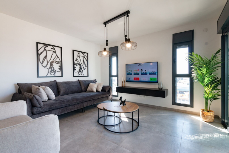 Others 4, Luxury APT 3 BR New Tower Parking