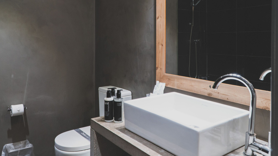 Bathroom 5, Hotel Zenit Abeba, Madrid