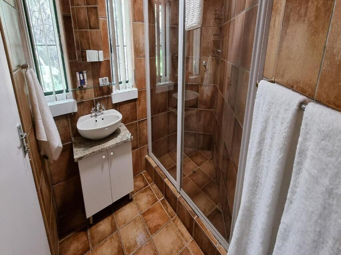 Bathroom 3, Cussonia Country Home, City of Tshwane