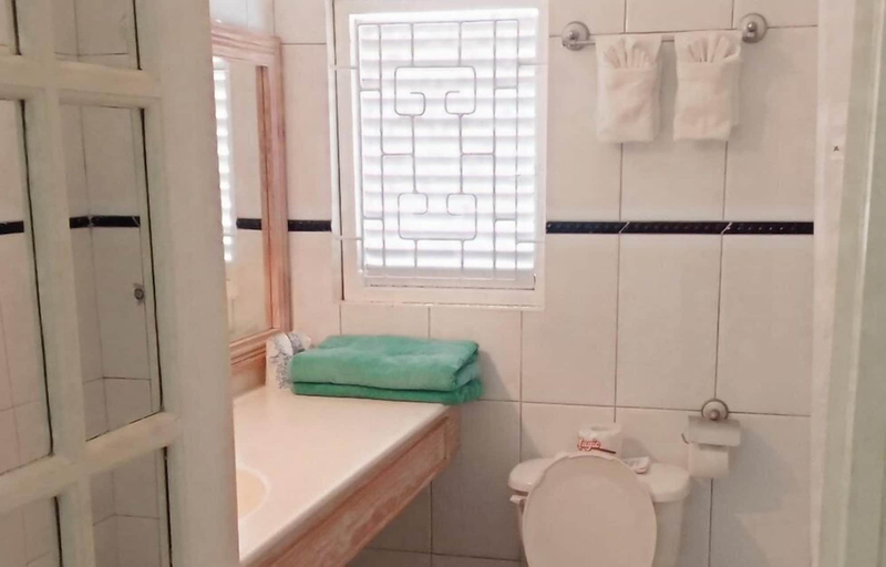 Bathroom, Regent Apartments