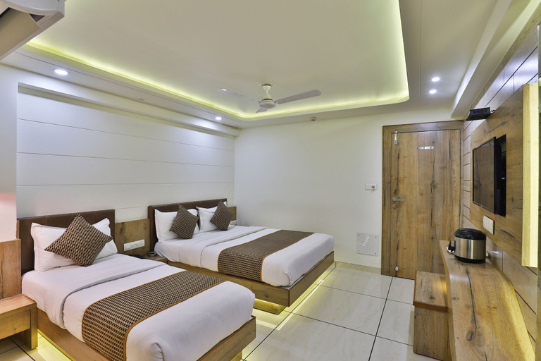 Bedroom 3, Hotel Pearl, Vadodara