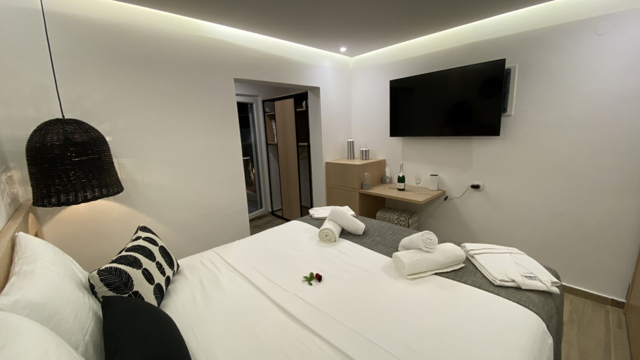 Bedroom 5, Hersonissos Beach Front Suites, Crete