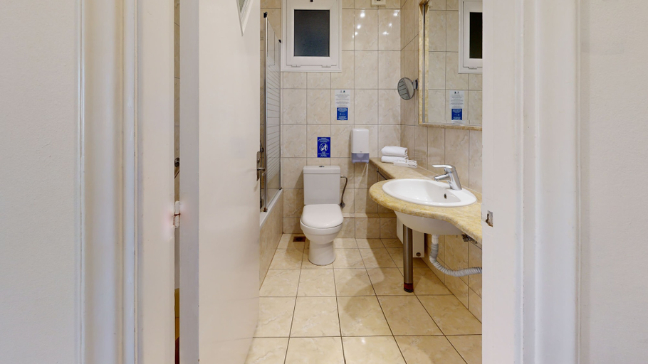 Bathroom 4, Lucy Hotel, Central Greece