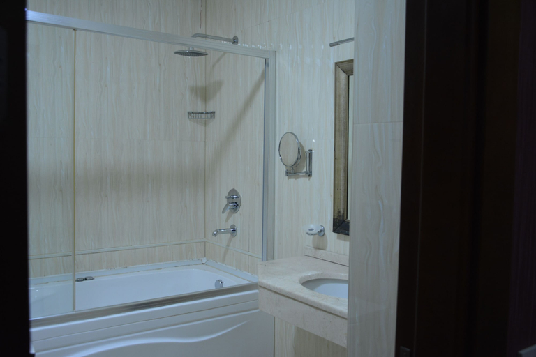 Bathroom 5, Lara Hotel and Spa, Baku