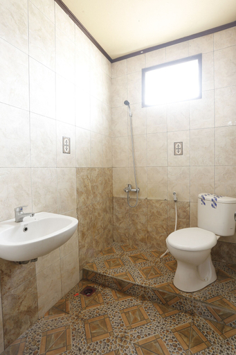 Bathroom 3, Hotel O Guest House Pandita, Tana Tidung