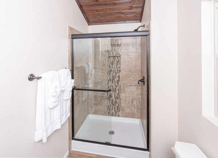 Bathroom 3, Sun Outdoors Paso Robles, San Luis Obispo