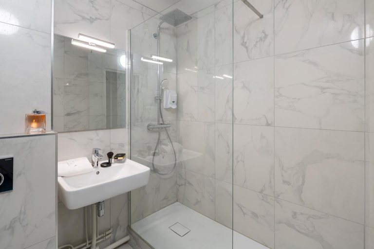 Bathroom 3, Hôtel Ortega Rennes St Jacques Aéroport, Ille-et-Vilaine