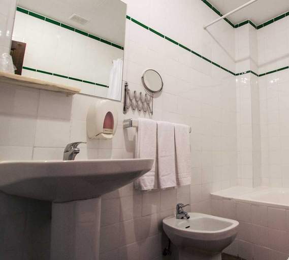 Bathroom, Posada del Huécar, Cuenca