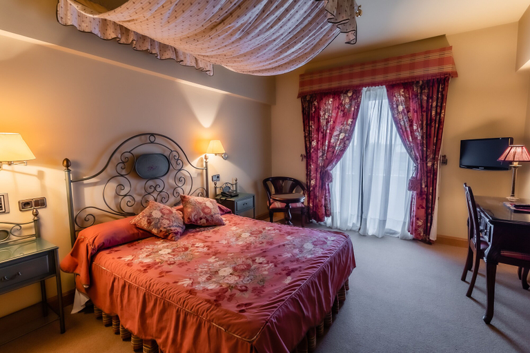 Bedroom 4, Hotel Alhama, Navarra