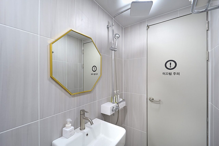 Bathroom 3, Calmrest Hotel, Geoje