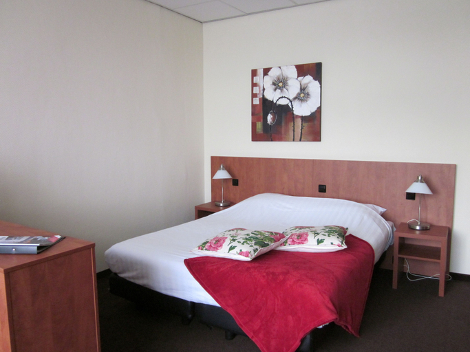Bedroom 3, Fletcher Beachhotel Scheveningen, The Hague