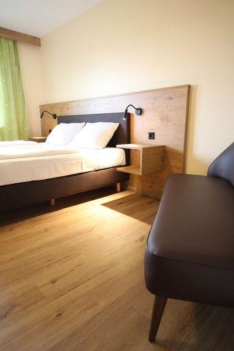 Bedroom 4, Landgasthof Baumgartner, Dingolfing-Landau