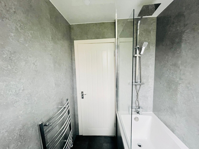 Bathroom, 2 Bedroom Broomfield Apartment, North Lanarkshire