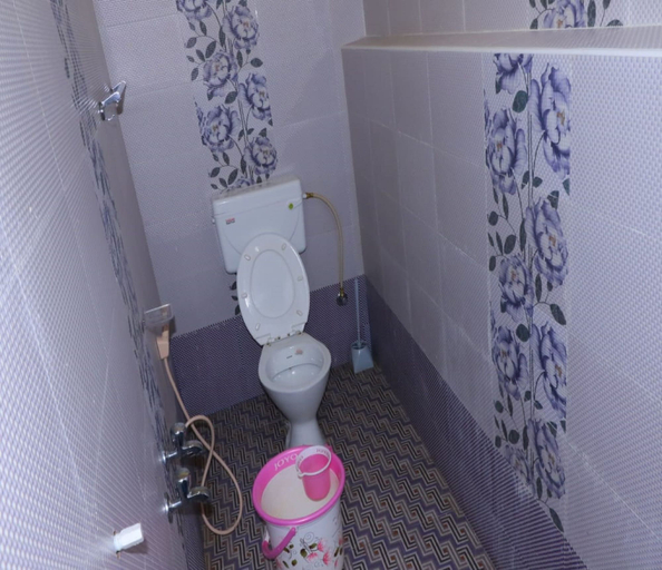 Bathroom, GK Holiday Inn, The Nilgiris