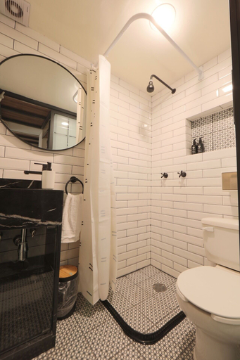 Bathroom 3, Jaime Torres Bodet 139, Mexico City