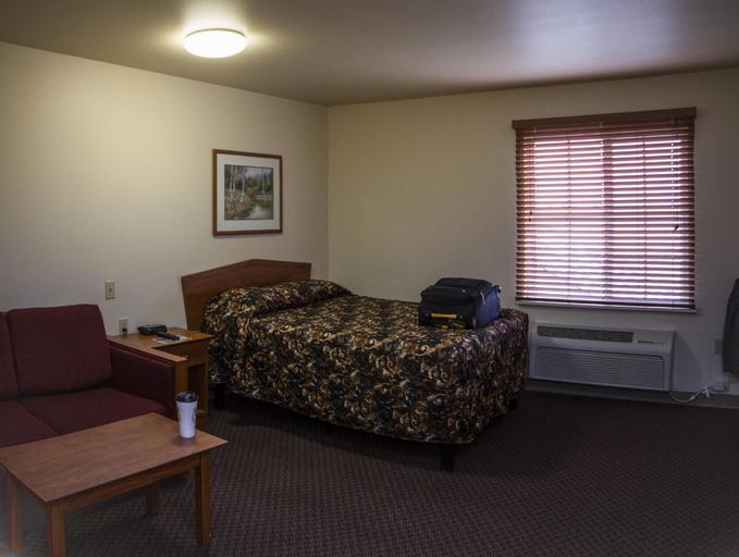 Bedroom 2, WoodSpring Suites Evansville, Vanderburgh