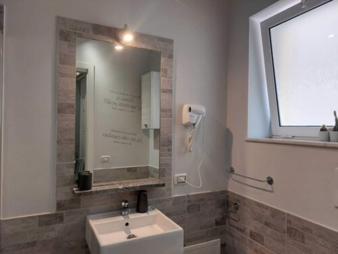 Bathroom 3, Il Detto Casa Regina-Palmentieri, Palermo