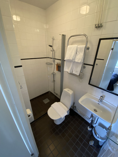 Bathroom 4, Grand Hôtel Mölle, Höganäs