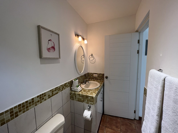 Bathroom 4, Tropical Gardens, Carrillo