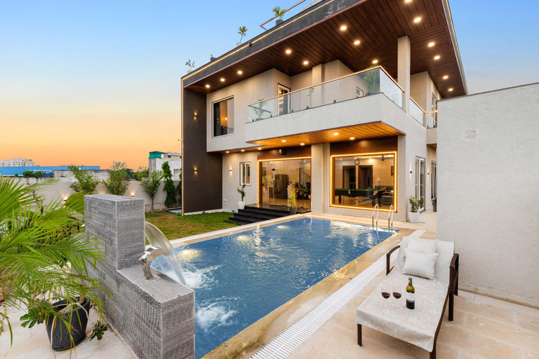 Exterior & Views