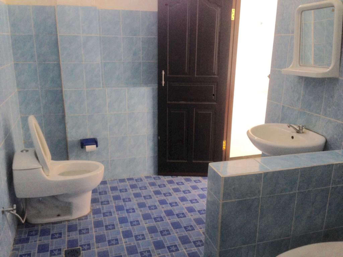 Bathroom 3, Deluxe room with bathtub and AC 2, Gianyar