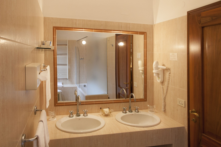 Bathroom 4, Hotel Posta, Reggio Nell'Emilia