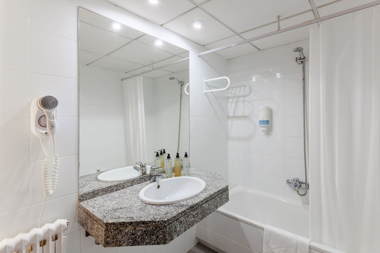 Bathroom 3, Checkin Torredembarra, Tarragona