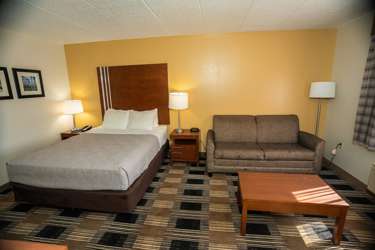 Bedroom 3, Quality Inn near Medical Center, Olmsted