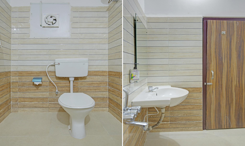 Bathroom 4, Itsy Hotels Sidhartha Residency, Khordha